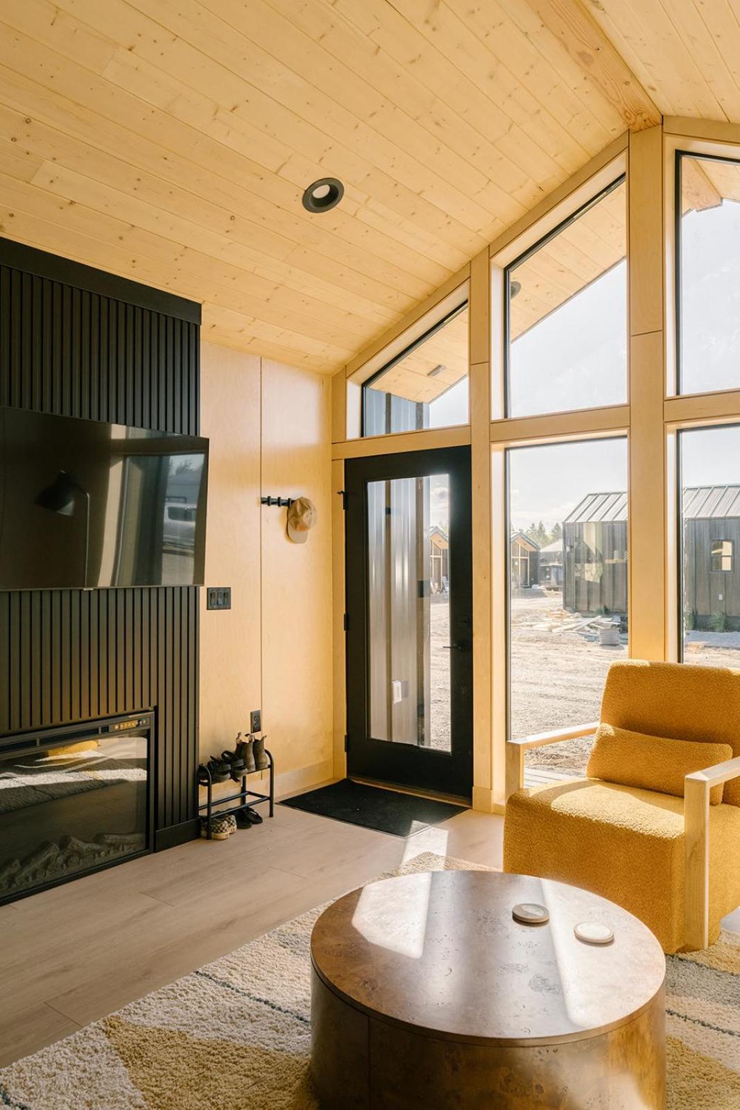 Yellowstone Peaks Hotel Айлънд Парк Екстериор снимка